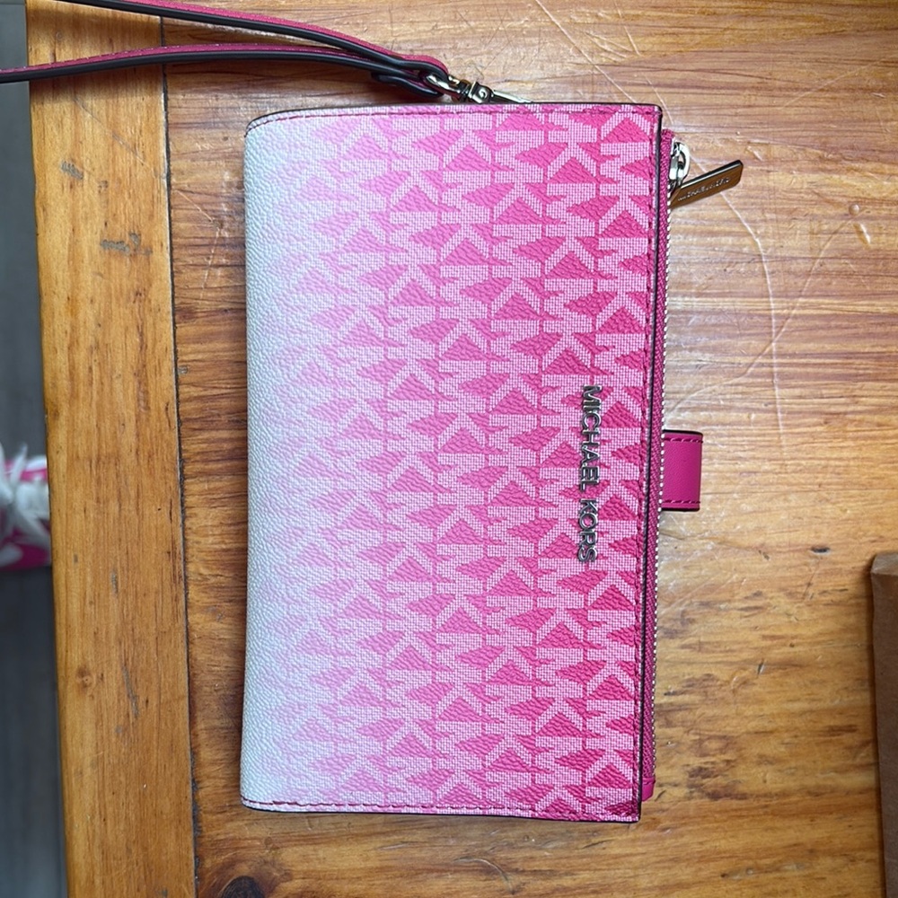 Michael Kors Pink Jet Setter wristlet wallet
